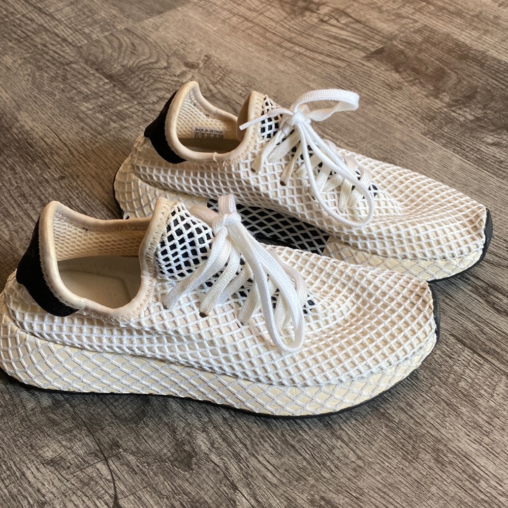 Womens Adidas Deerupt shoes